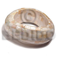 chunky wavy bangle with kabibe shell blocking