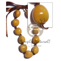 kukui nut choker in graduated golden