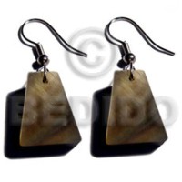 dangling 18mmx14mm pyramid blacklip with black 5mm