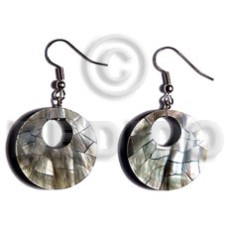 dangling 35mm round blacklip cracking in resin