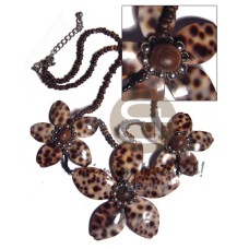 2 3mm coco pklt nat brown with 3 pcs. cowrie tiger flower shells