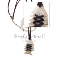 fishbone hammershell with black leather thong 45mm