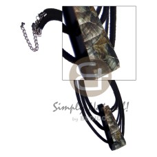 50mmx18mm triangular laminated cracking blacklip pendant with