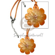 graduated orange tones hammershell flower pendant in